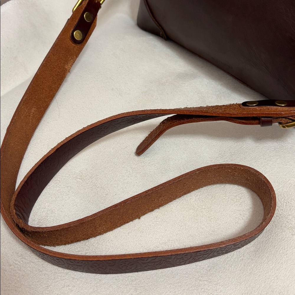 Old Trend Gypsy Soul Leather Crossbody Bag - Picture 9 of 17